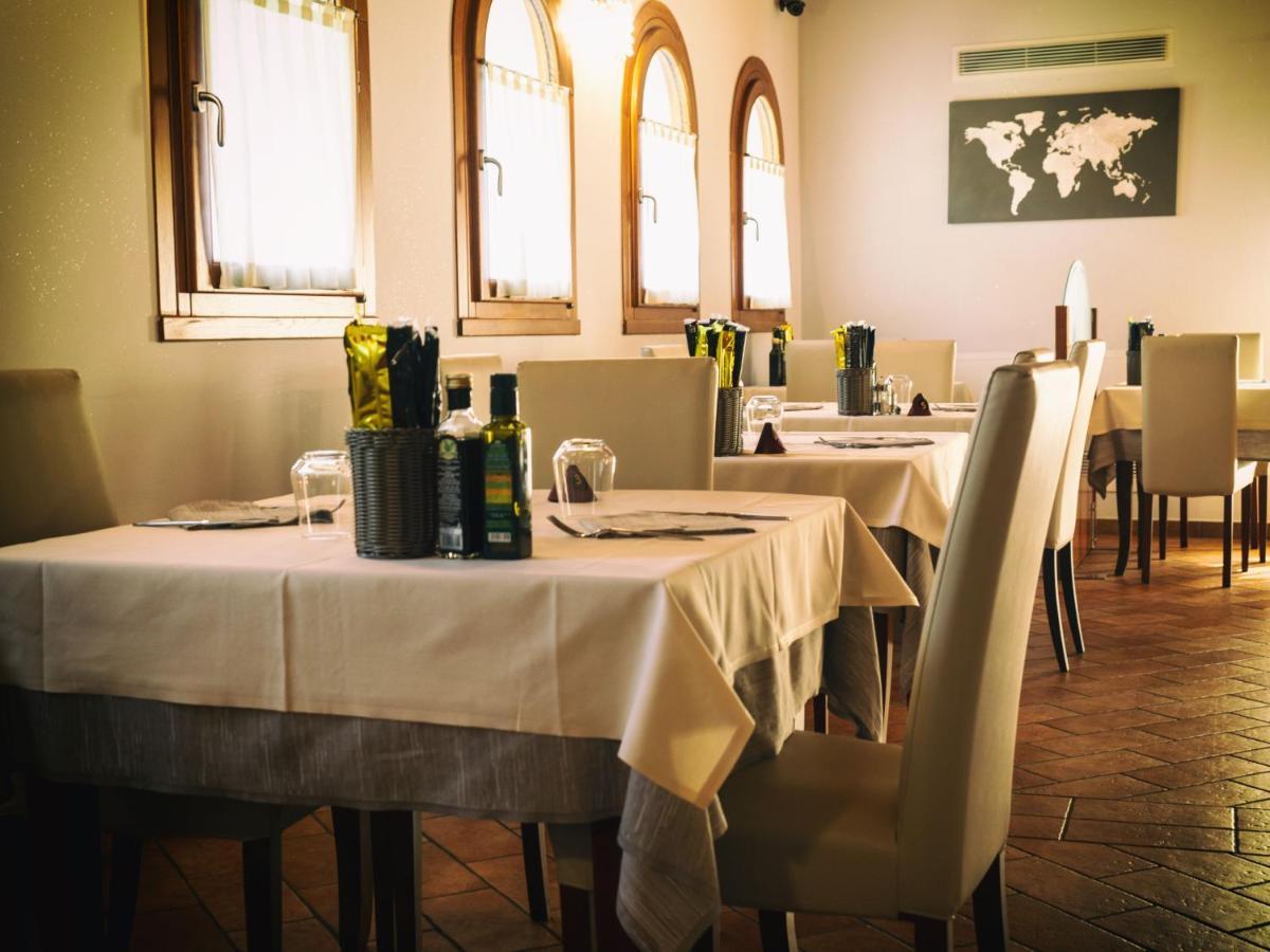 Albergo Antica Corte Marchesini Campagna Lupia Exteriör bild