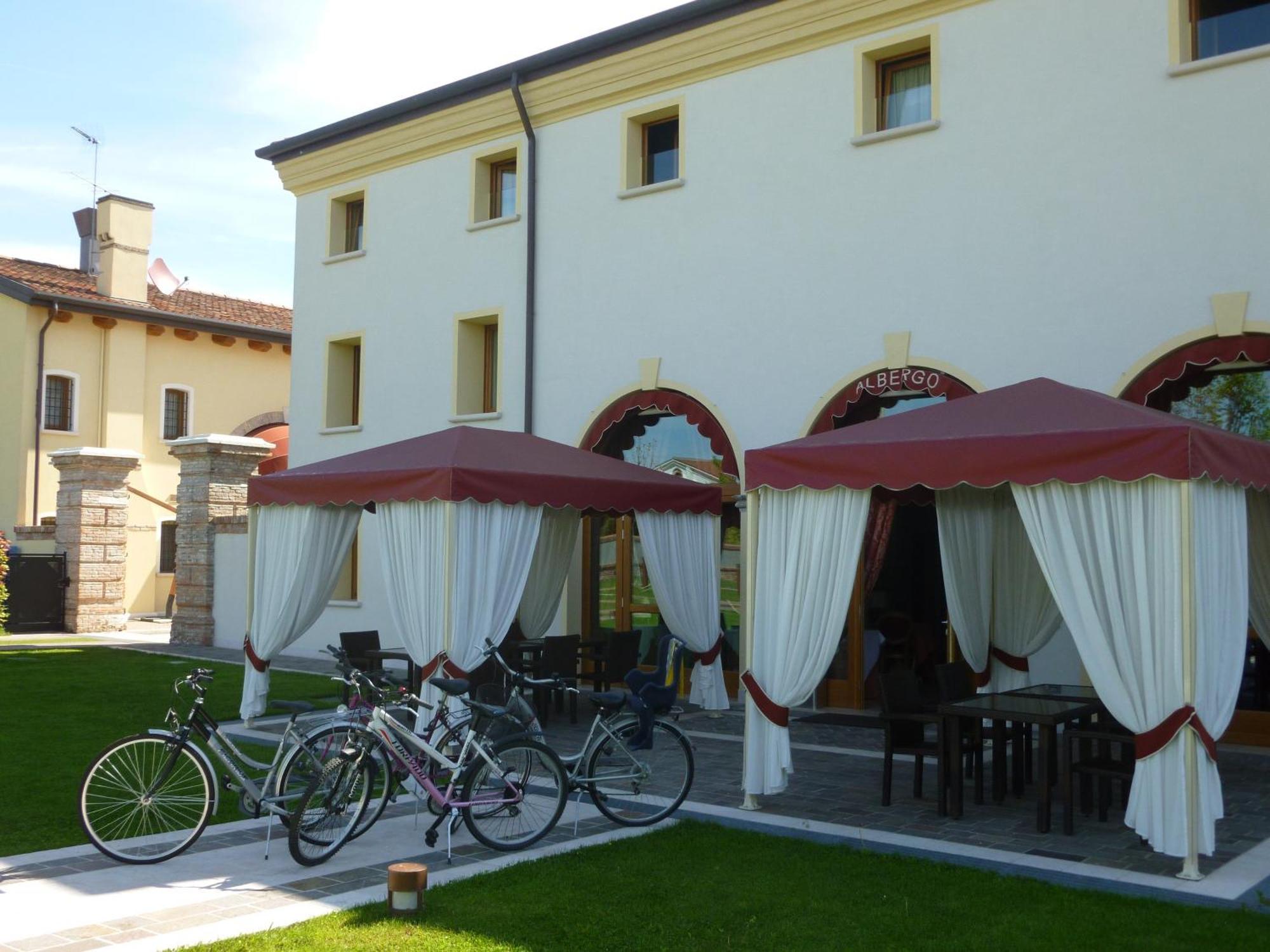 Albergo Antica Corte Marchesini Campagna Lupia Exteriör bild