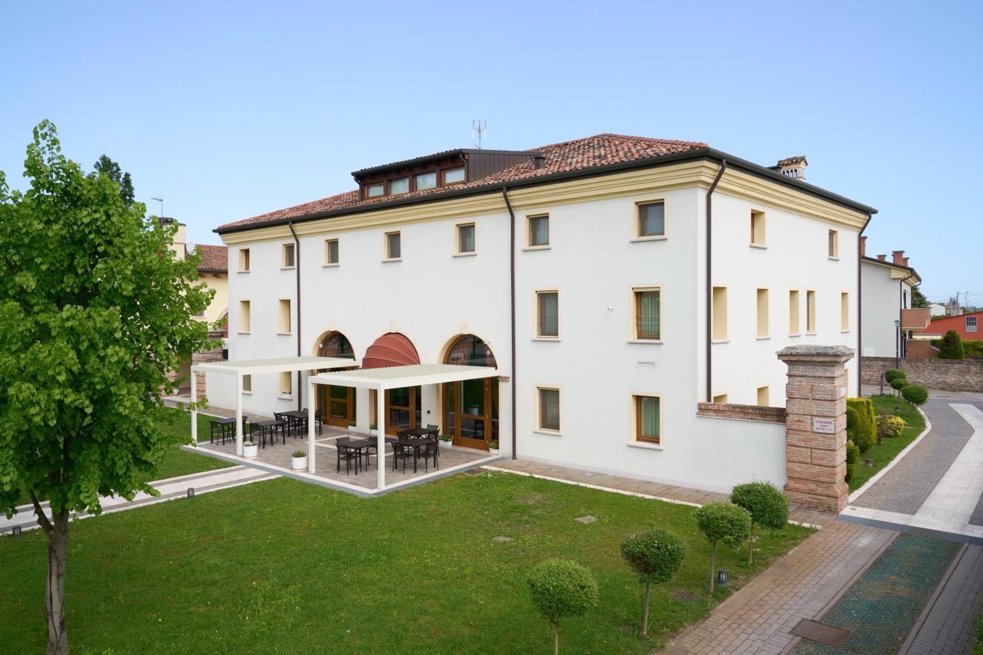 Albergo Antica Corte Marchesini Campagna Lupia Exteriör bild