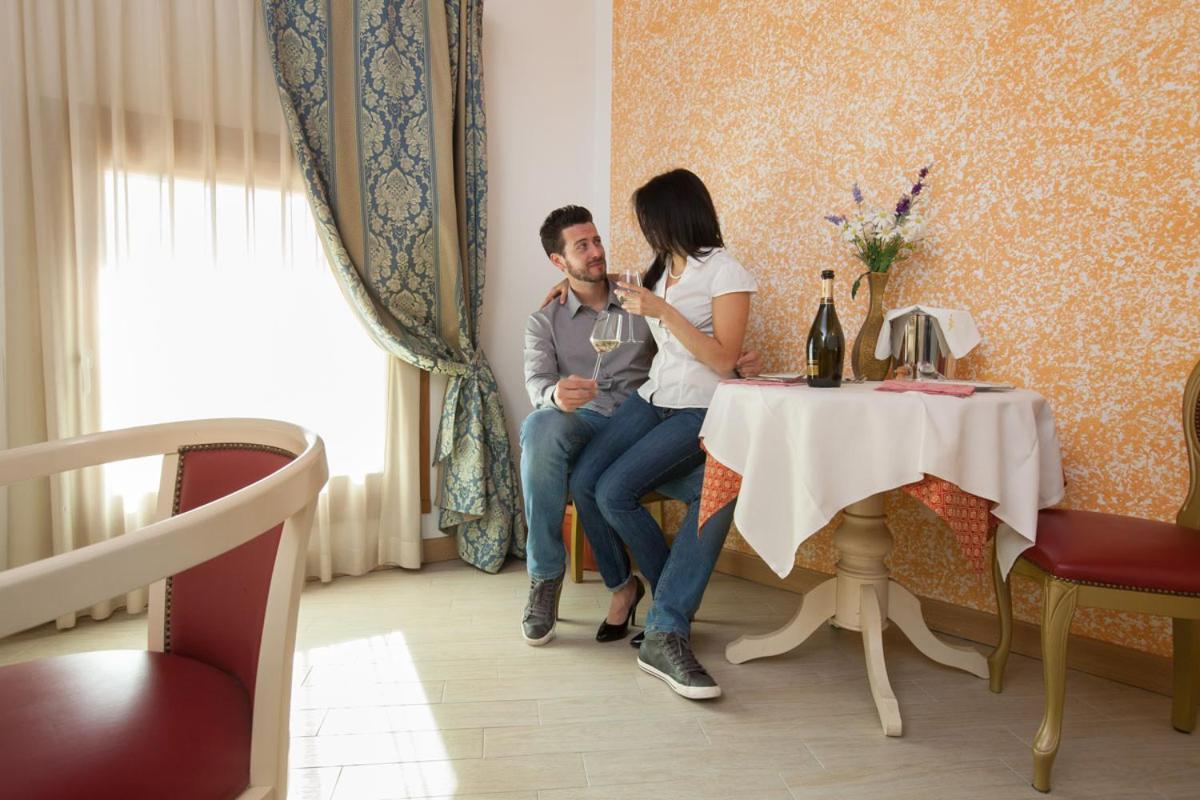 Albergo Antica Corte Marchesini Campagna Lupia Exteriör bild