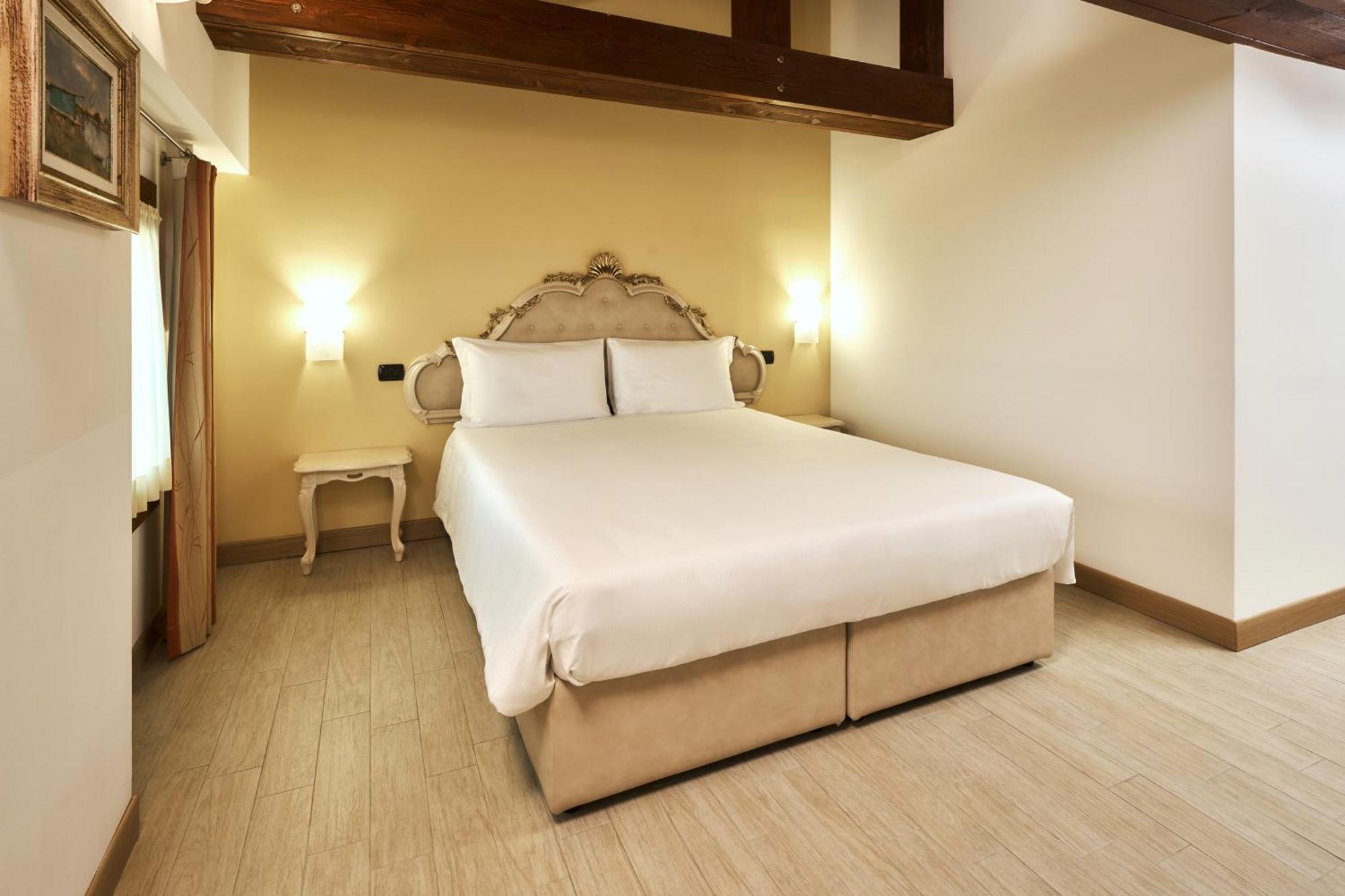 Albergo Antica Corte Marchesini Campagna Lupia Exteriör bild
