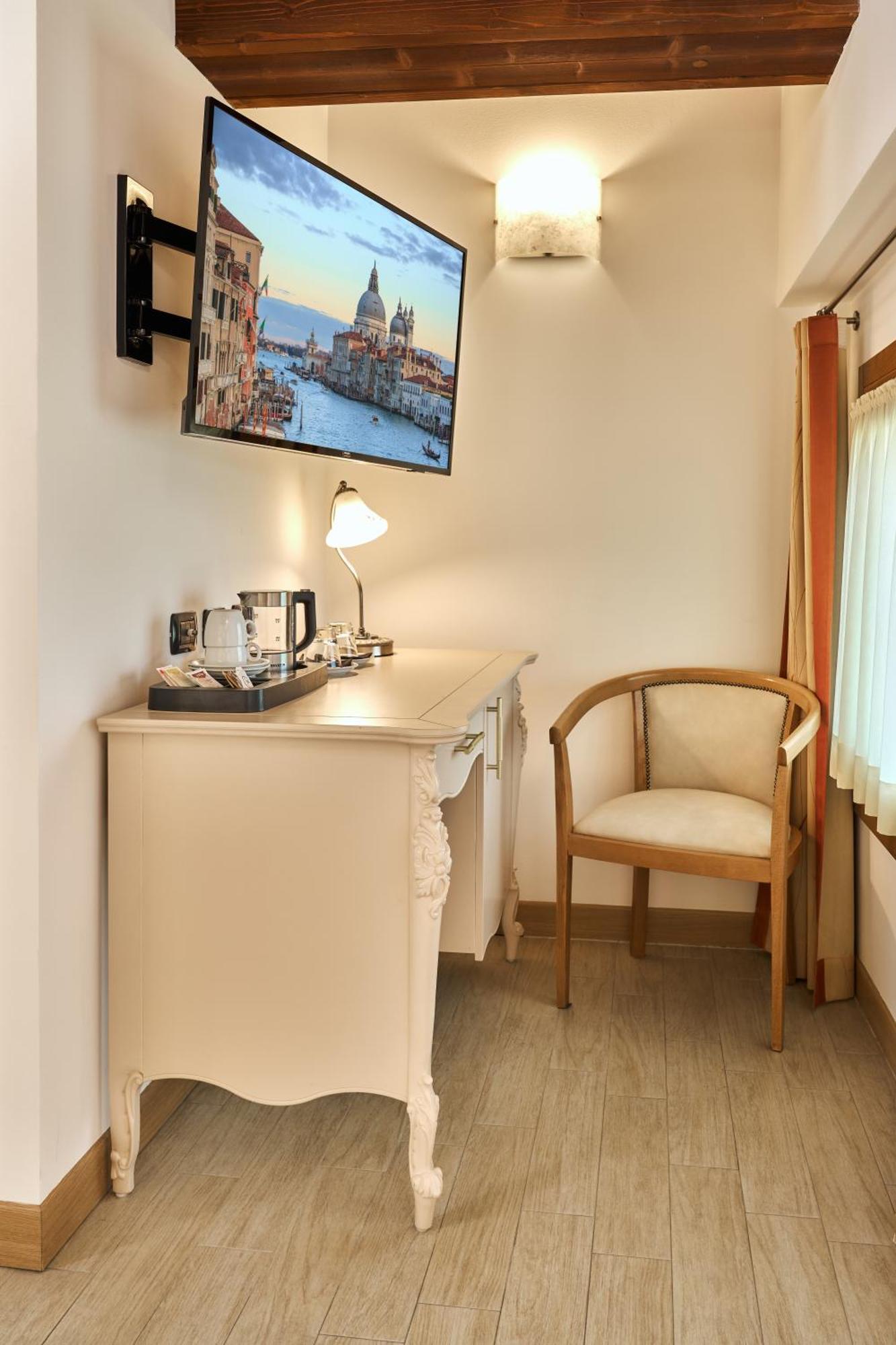 Albergo Antica Corte Marchesini Campagna Lupia Exteriör bild