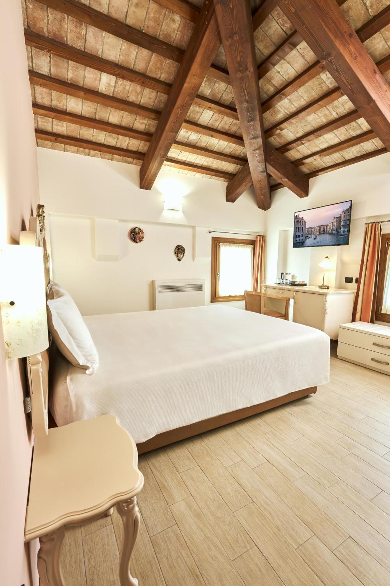 Albergo Antica Corte Marchesini Campagna Lupia Exteriör bild