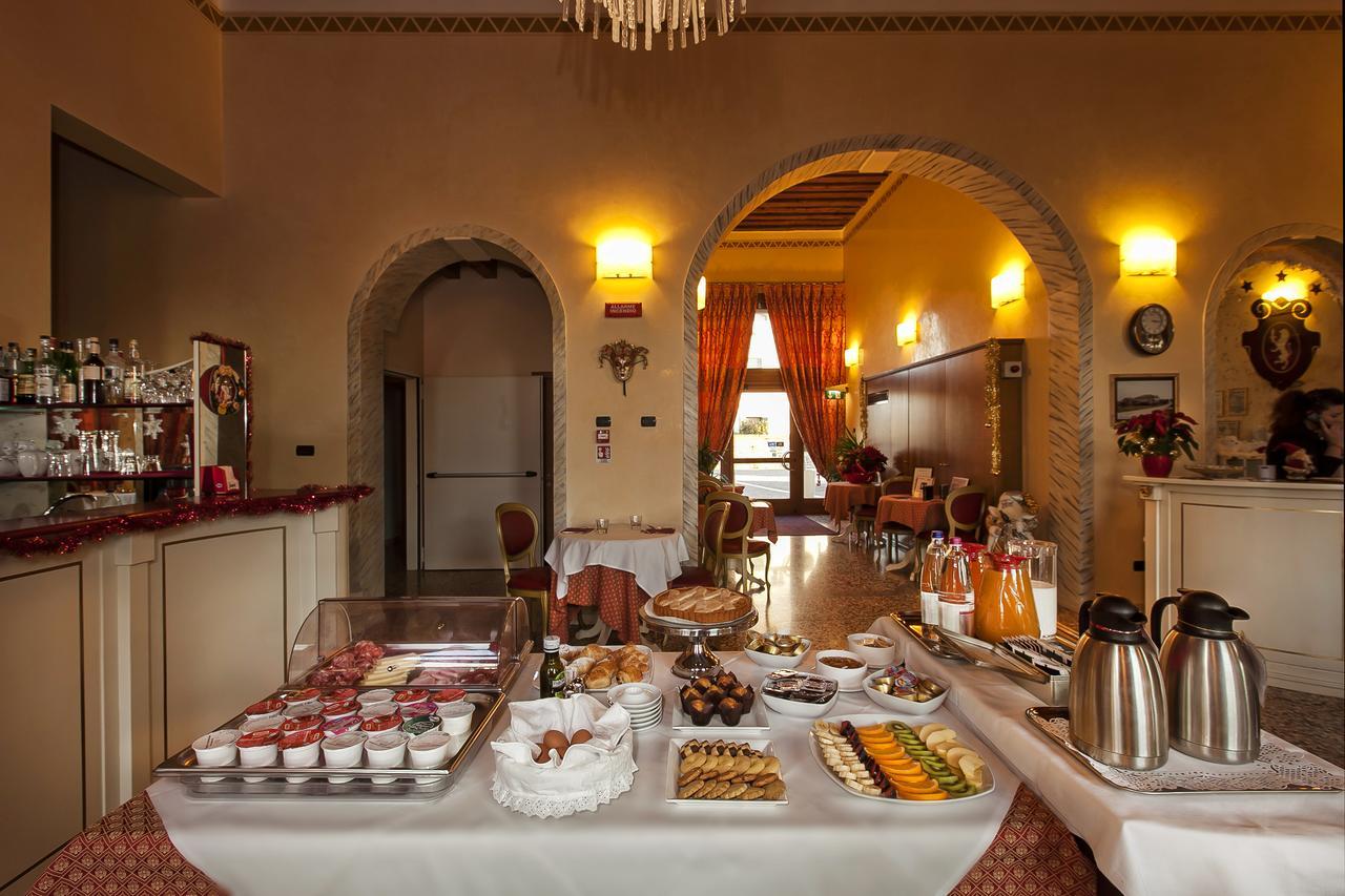 Albergo Antica Corte Marchesini Campagna Lupia Exteriör bild