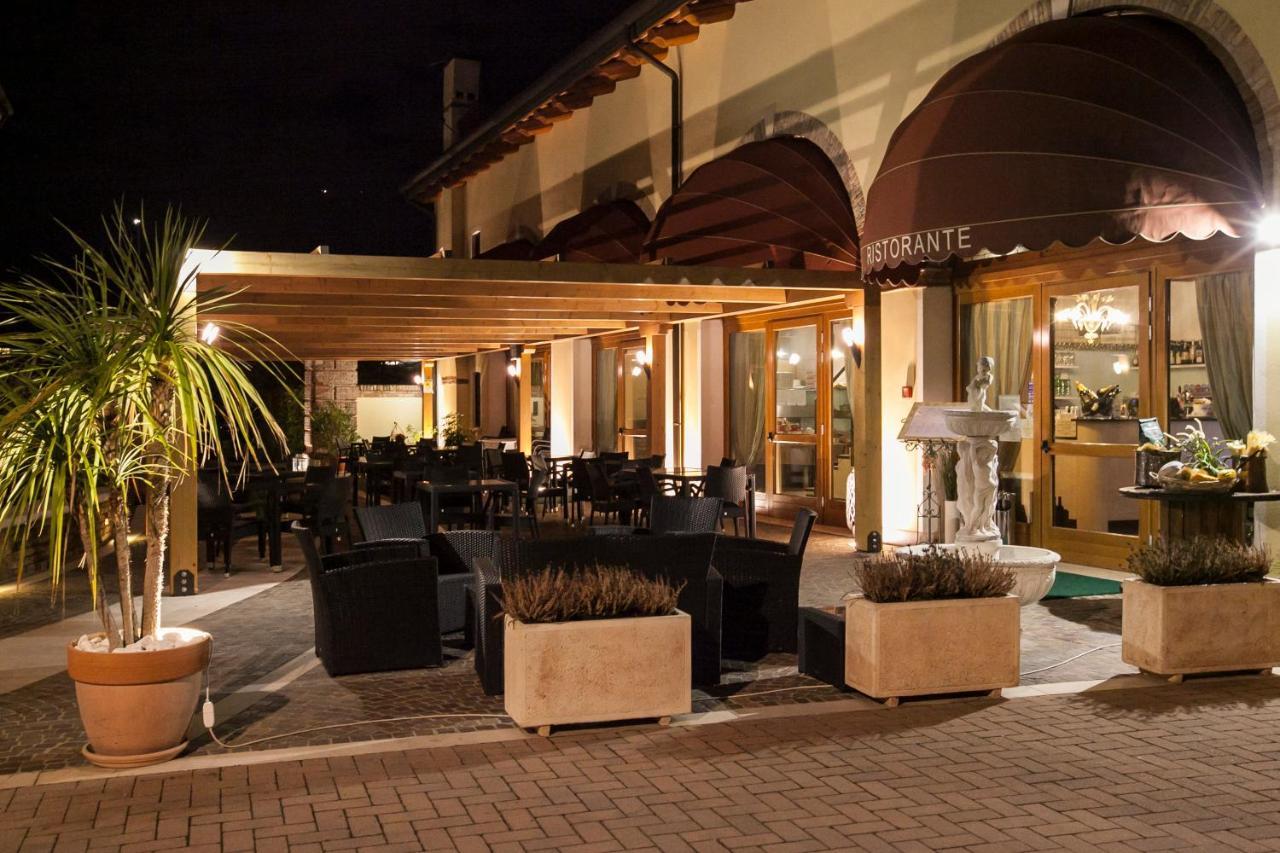 Albergo Antica Corte Marchesini Campagna Lupia Exteriör bild