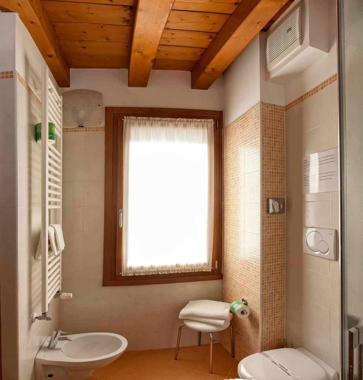 Albergo Antica Corte Marchesini Campagna Lupia Exteriör bild